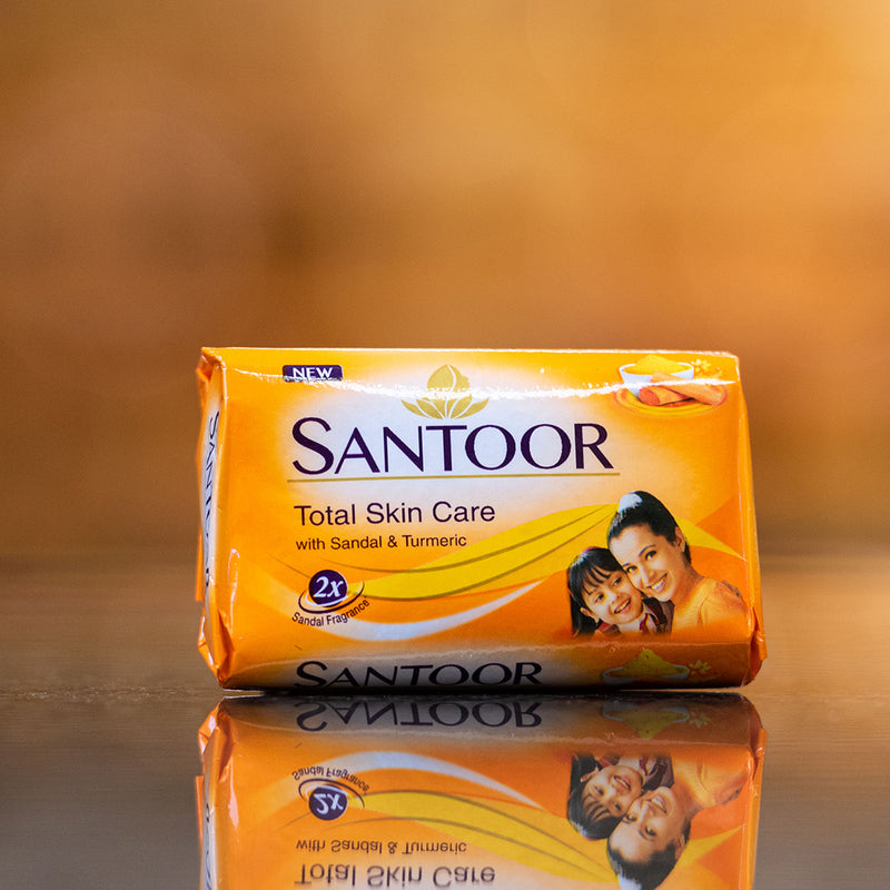 Santoor Savon Sandal et Curcuma, 150 g (lot de 4 Santoor Savon Sandal et Curcuma, 150 g (lot de 4